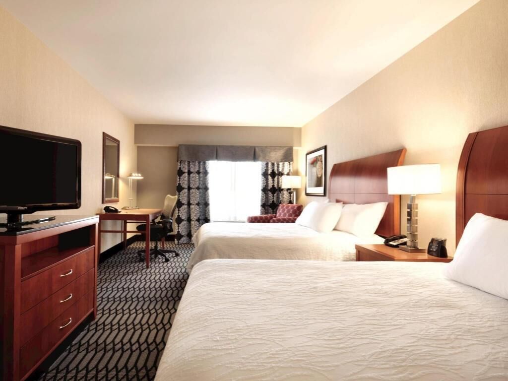 Premium bedding, in-room safe, desk, laptop workspace