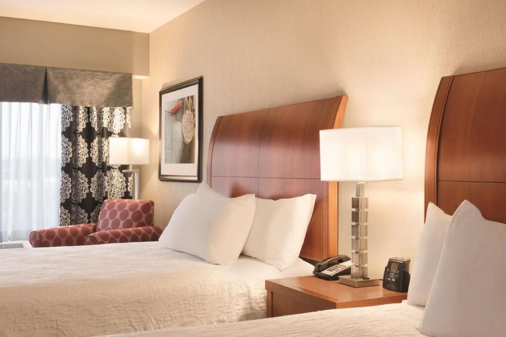 Premium bedding, in-room safe, desk, laptop workspace