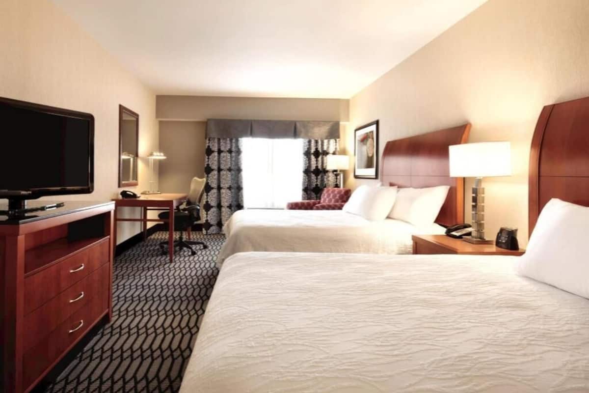 Premium bedding, in-room safe, desk, laptop workspace