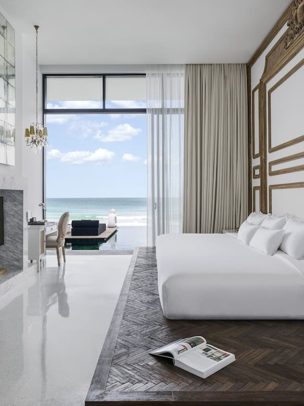 2 bedrooms, premium bedding, free minibar items, in-room safe