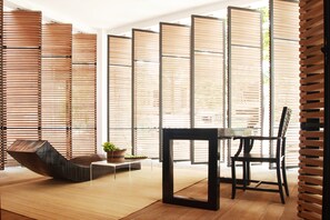 Exotic Suite | 高級寢具、迷你吧贈品、房內夾萬、書桌