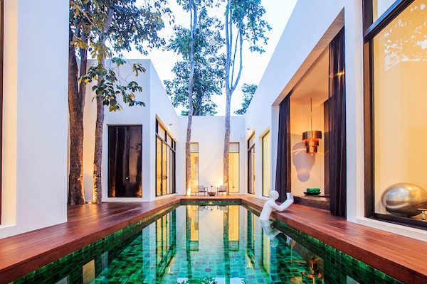 2 Bedroom Secret Pool Villa | Basseng | 2 utendørsbassenger, bassengparasoller og solsenger