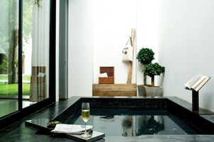 2 Bedroom Suite | Bathroom | Separate tub and shower, jetted tub, rainfall showerhead