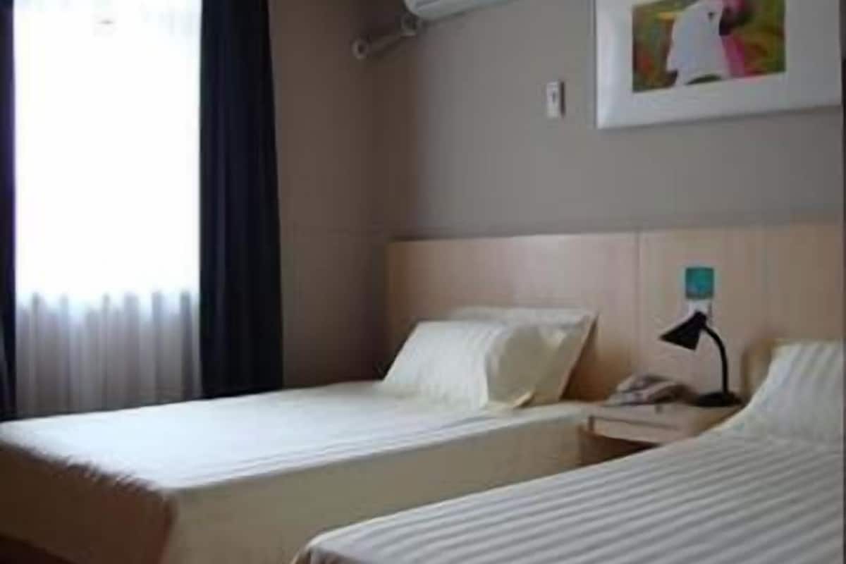 Standard Room | Desk, blackout drapes, iron/ironing board, WiFi