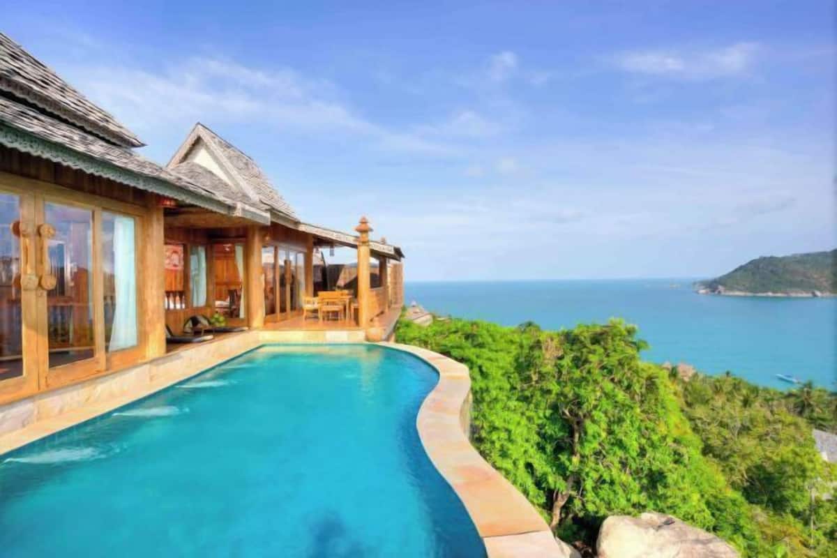 Pool | 2 outdoor pools, pool umbrellas, sun loungers