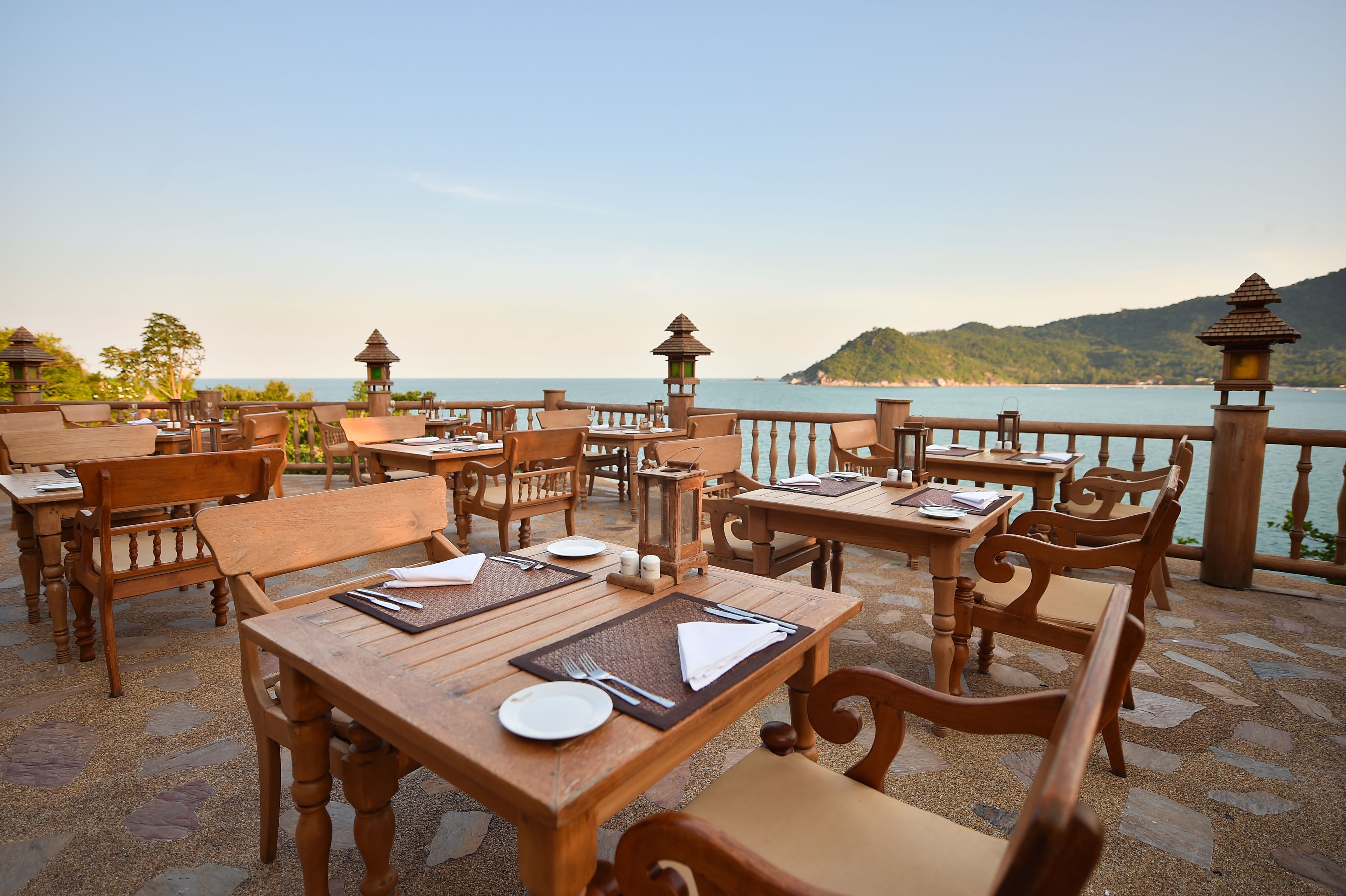 Daily buffet breakfast for a fee