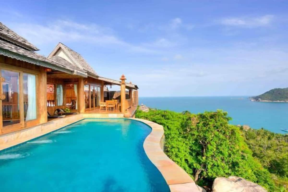 Pool | 2 outdoor pools, pool umbrellas, sun loungers