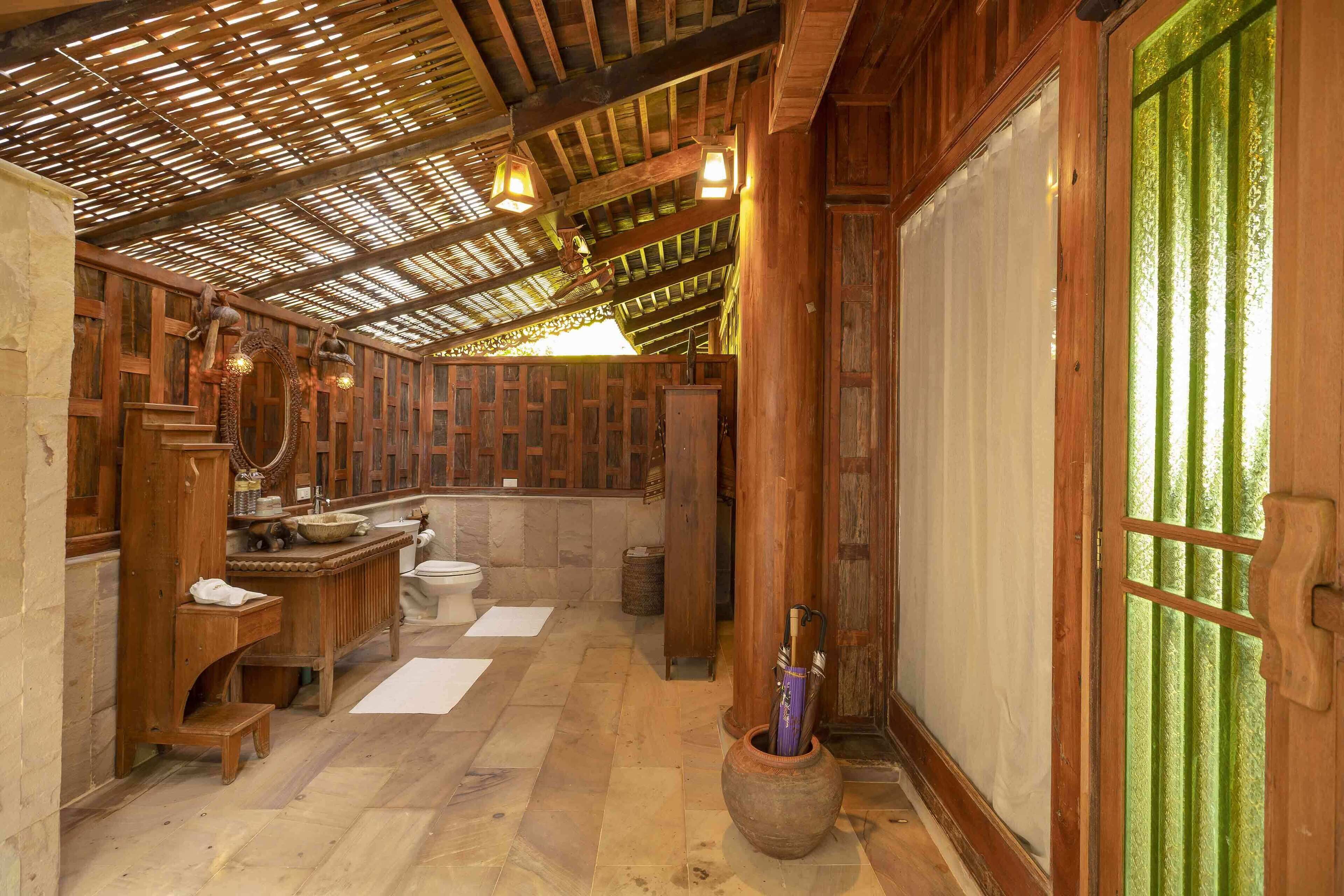 separate bathtub and shower, deep-soaking bathtub, rainfall showerhead