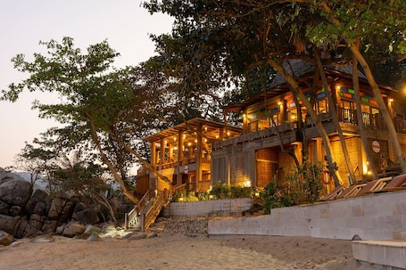 2 restaurants, breakfast served. Santhiya Koh Phangan Resort & Spa