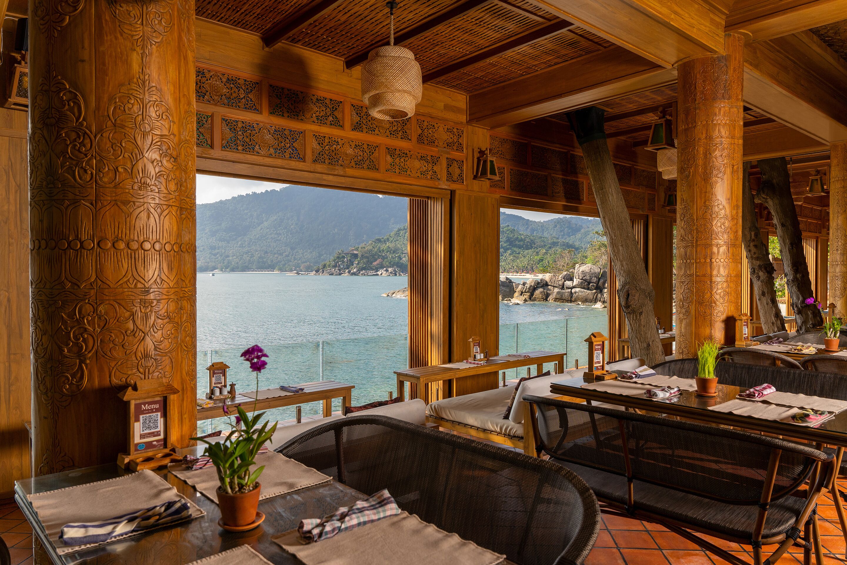 2 restaurants, breakfast served