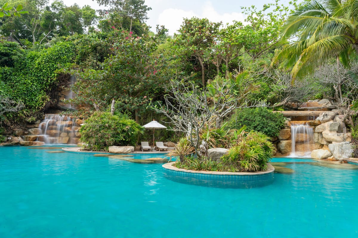 2 outdoor pools, pool umbrellas, pool loungers