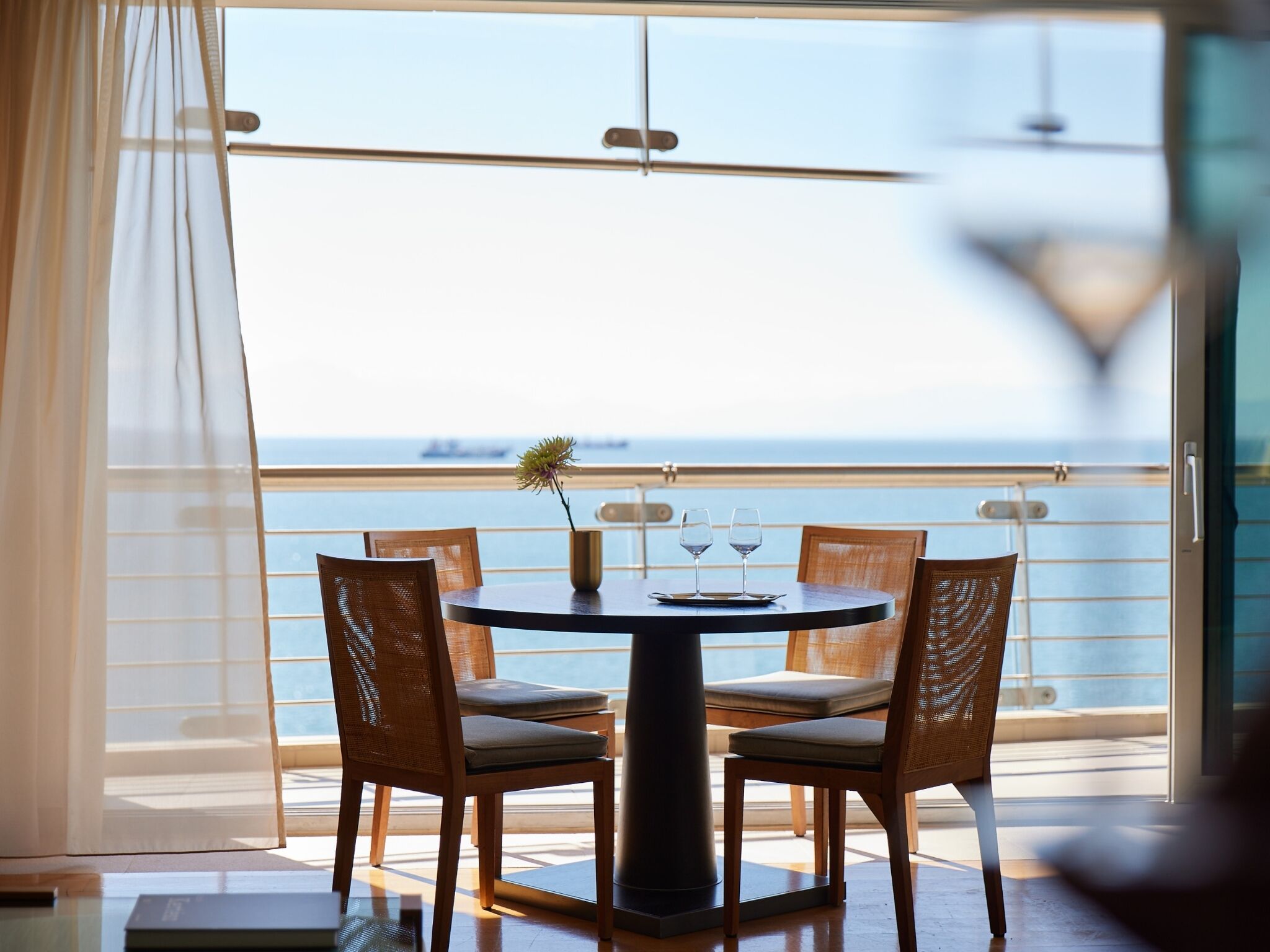 Suite de luxe, vistes al mar | Roba de llit d'alta qualitat, cobrellits i minibar gratuït 