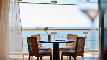 Suite de luxe, vistes al mar | Roba de llit d'alta qualitat, cobrellits i minibar gratuït