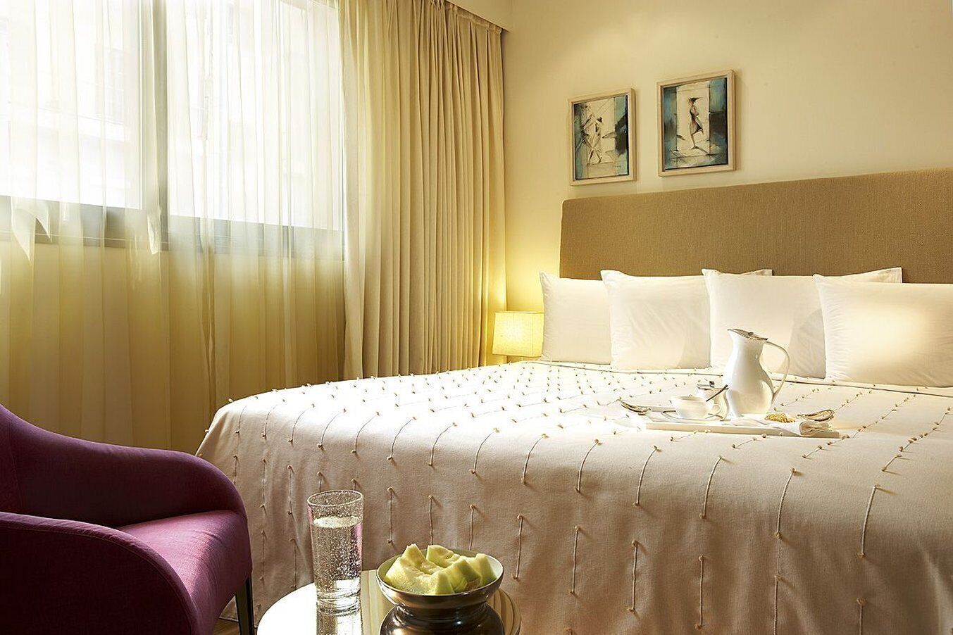 Ropa de cama de alta calidad, edredón y artículos del minibar gratis 