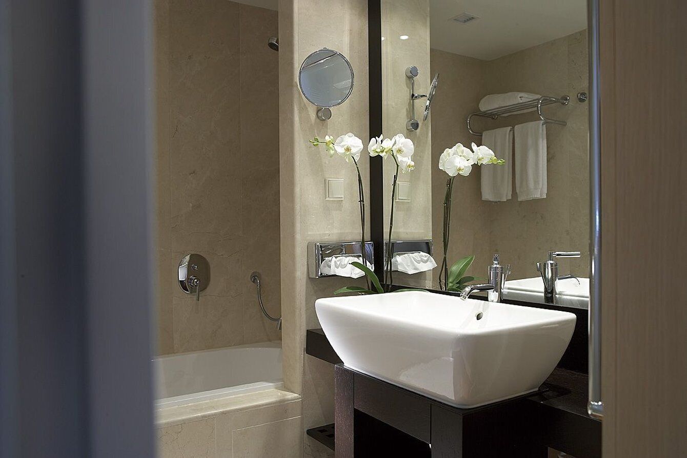 premium bedding, down duvets, free minibar, in-room safe