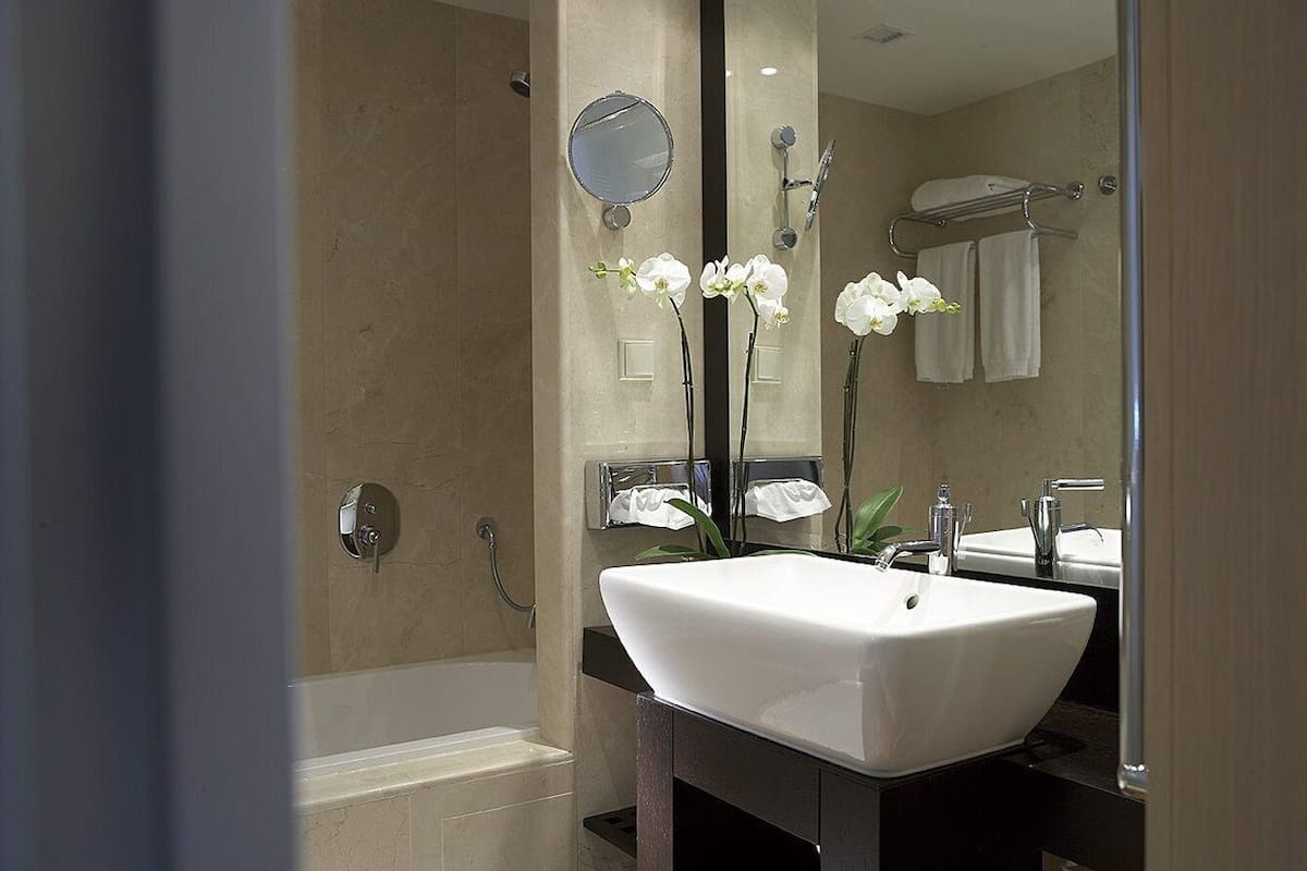 premium bedding, down duvets, free minibar, in-room safe