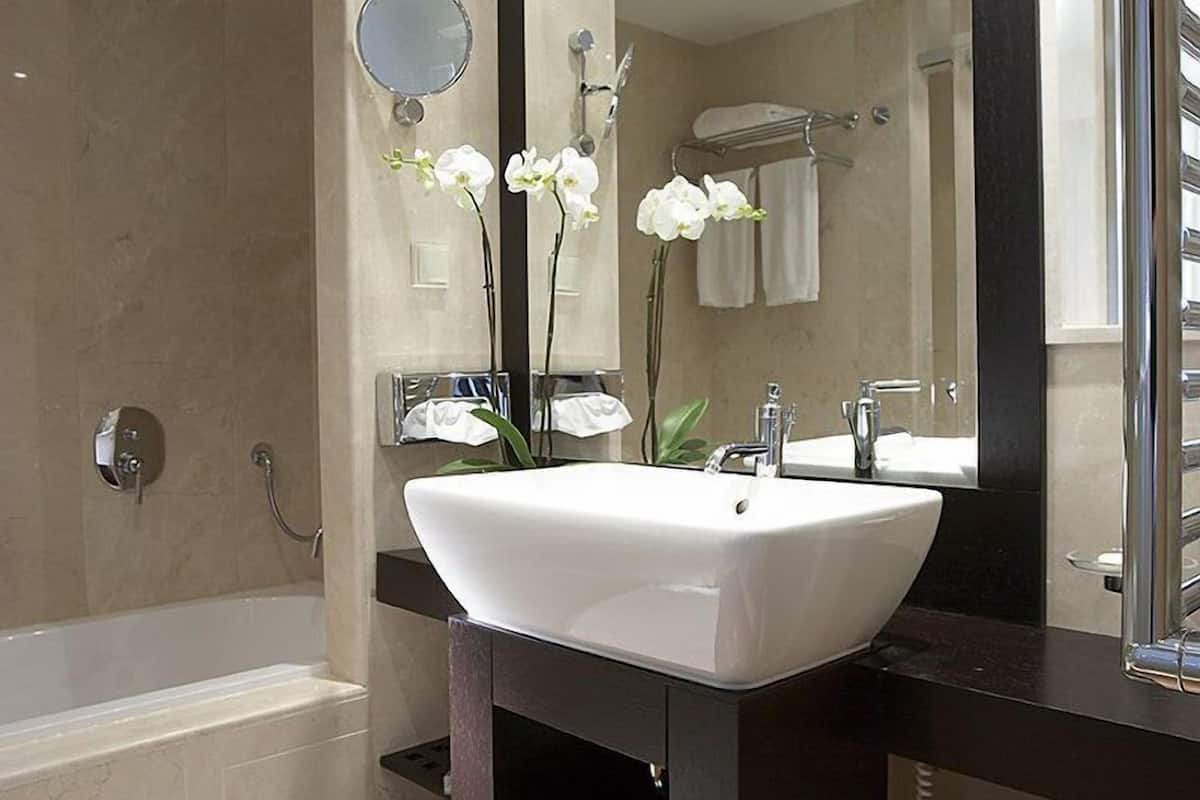 premium bedding, down duvets, free minibar, in-room safe