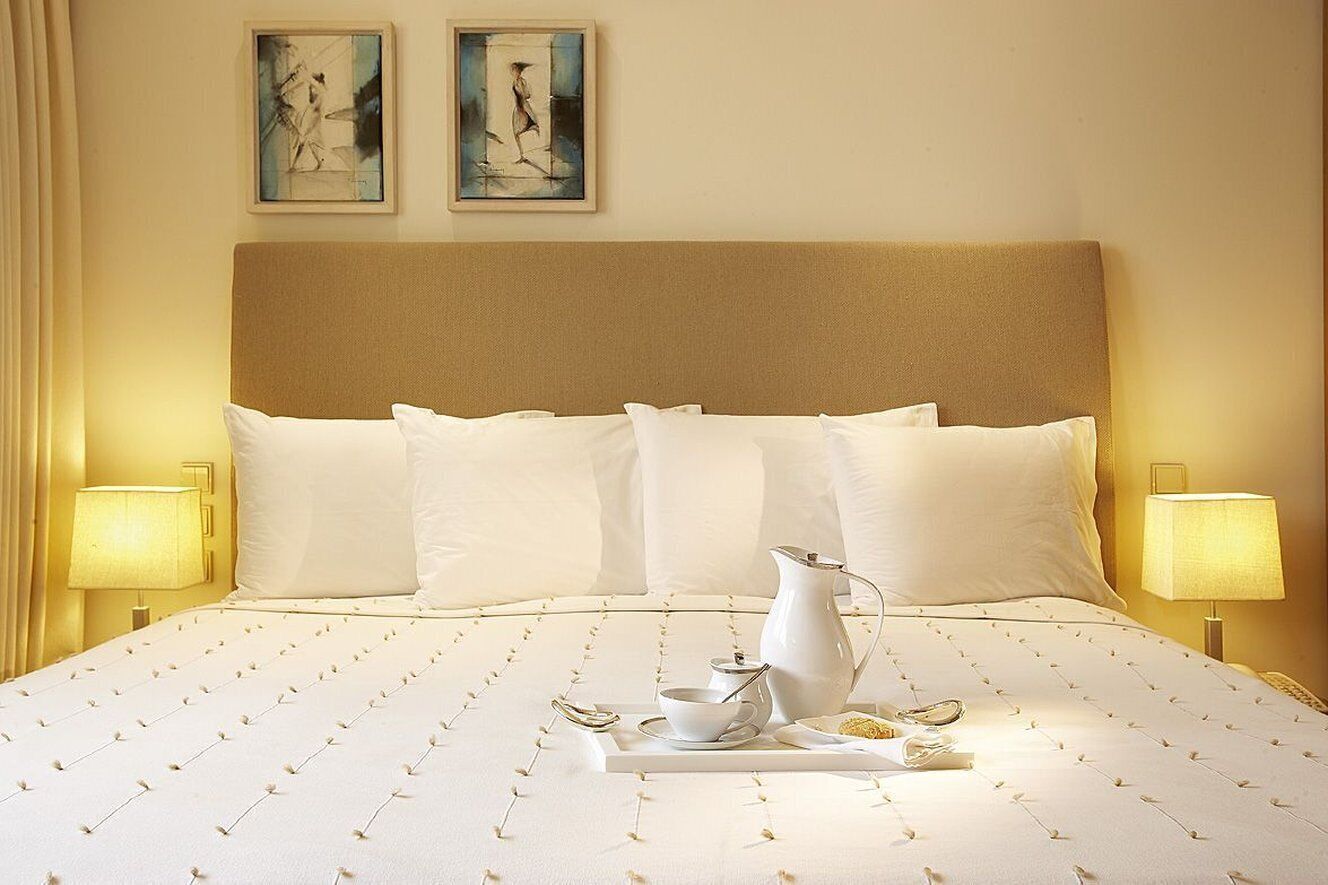 Ropa de cama de alta calidad, edredón y artículos del minibar gratis 