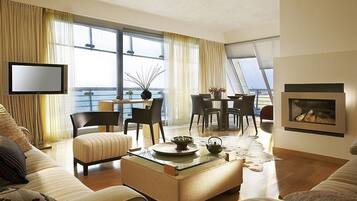 Suite de lujo, vistas al mar | Ropa de cama de alta calidad y edredones de plumas