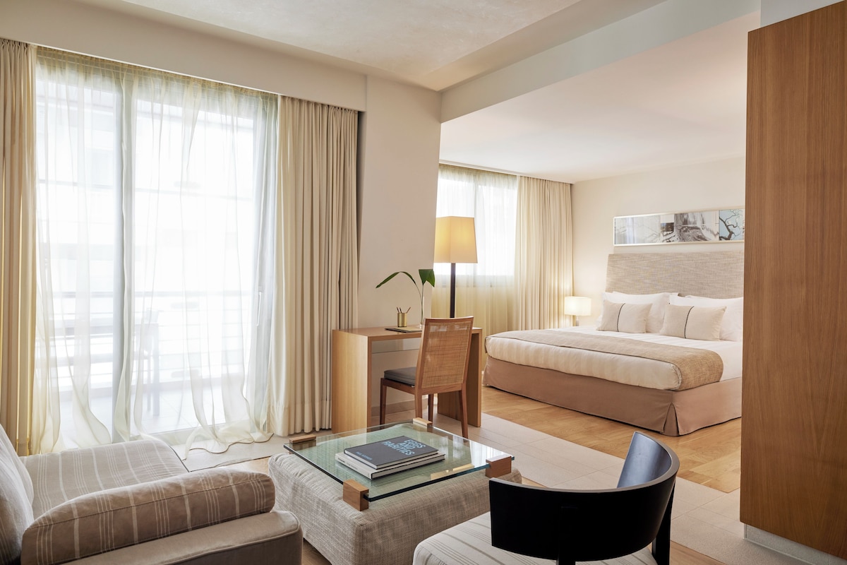 Junior Suite Side Sea View | Premium bedding, down comforters, minibar (free items), in-room safe