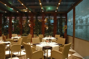 Lunch, dinner, brunch served; sea views