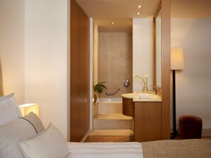 Deluxe Superior Room City View