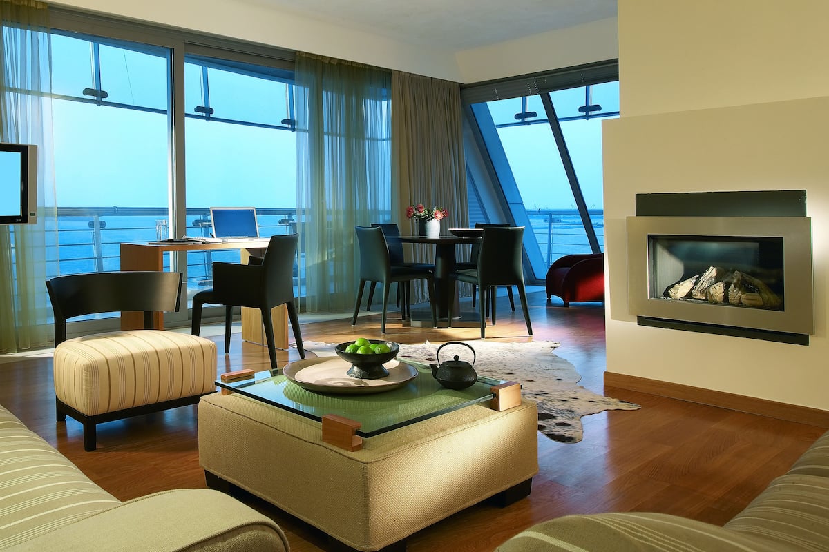 Suite de lujo, vista al mar | Ropa de cama de alta calidad, edredón y artículos del minibar gratis