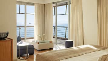 Suite junior, vista al mar (Deluxe) | Ropa de cama de alta calidad, edredón y artículos del minibar gratis