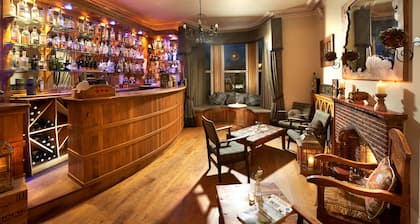 Poppies Hotel