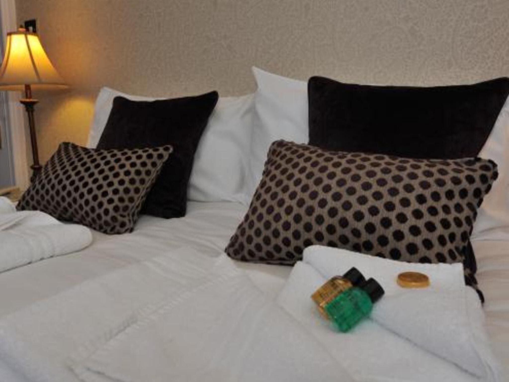 desk, soundproofing, iron/ironing board, free wifi