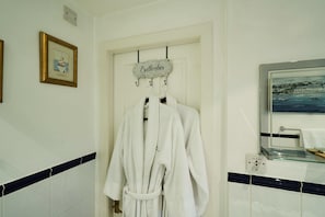 Superior Room | Bathroom