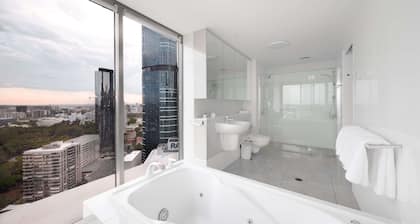 Oaks Brisbane on Felix Suites