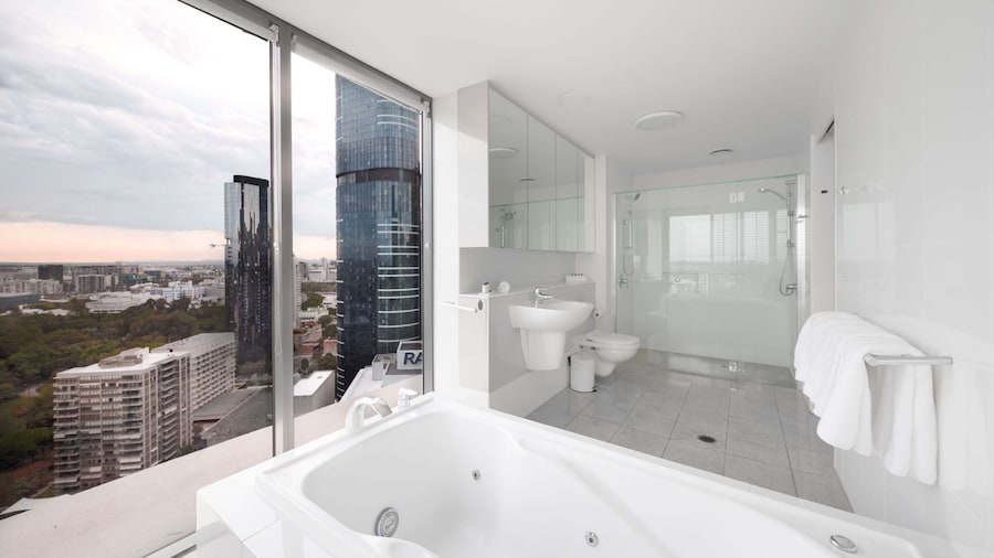 Oaks Brisbane on Felix Suites