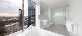 Oaks Brisbane on Felix Suites