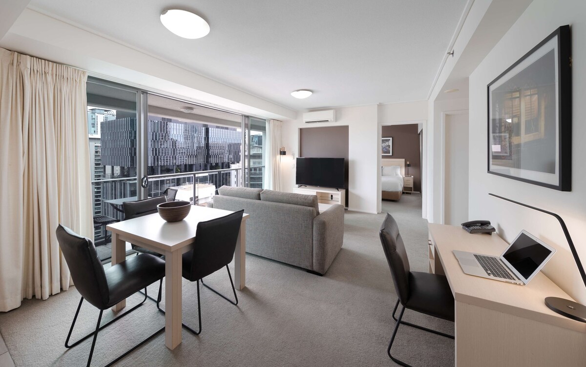 Oaks Brisbane on Felix Suites