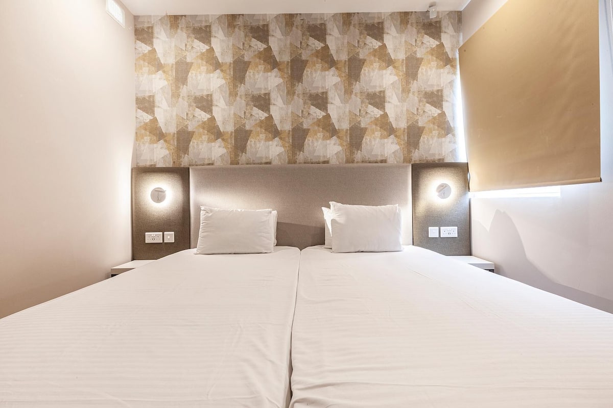 Appartamento, 2 camere da letto, balcone, vista mare | Minibar, una cassaforte in camera, una scrivania, tende oscuranti