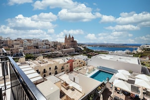 Apartment, 1 Bedroom, Balcony, Sea View | Property grounds