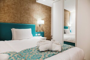 Standard Twin Room, Pool View | Minibar, in-room safe, desk, blackout drapes - Pergola Hotel & Spa (Mellieha)