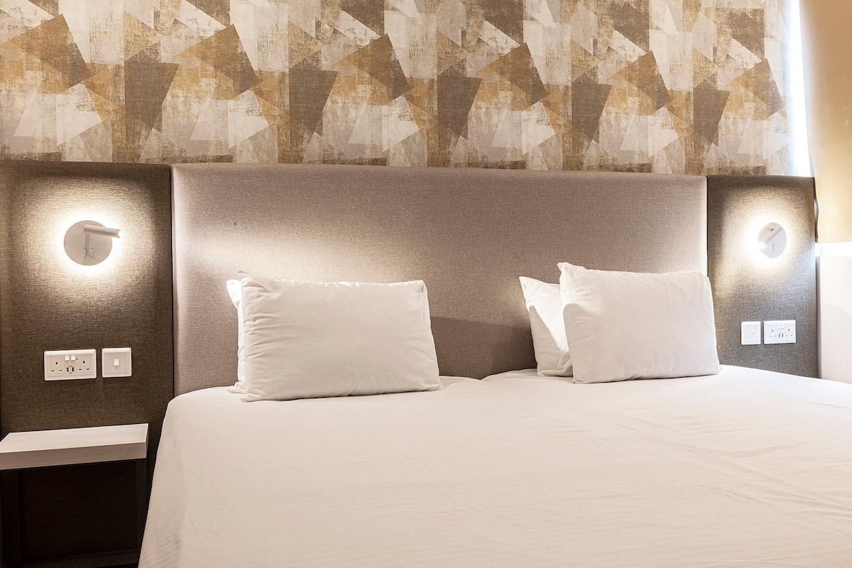 Leilighet – standard, 2 soverom | Minibar, safe på rommet, skrivebord og blendingsgardiner