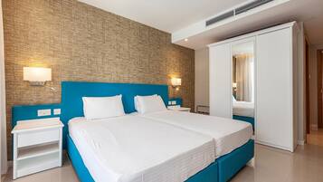 Quarto duplo standard | 1 quarto, frigobar, cofres nos quartos, escrivaninha