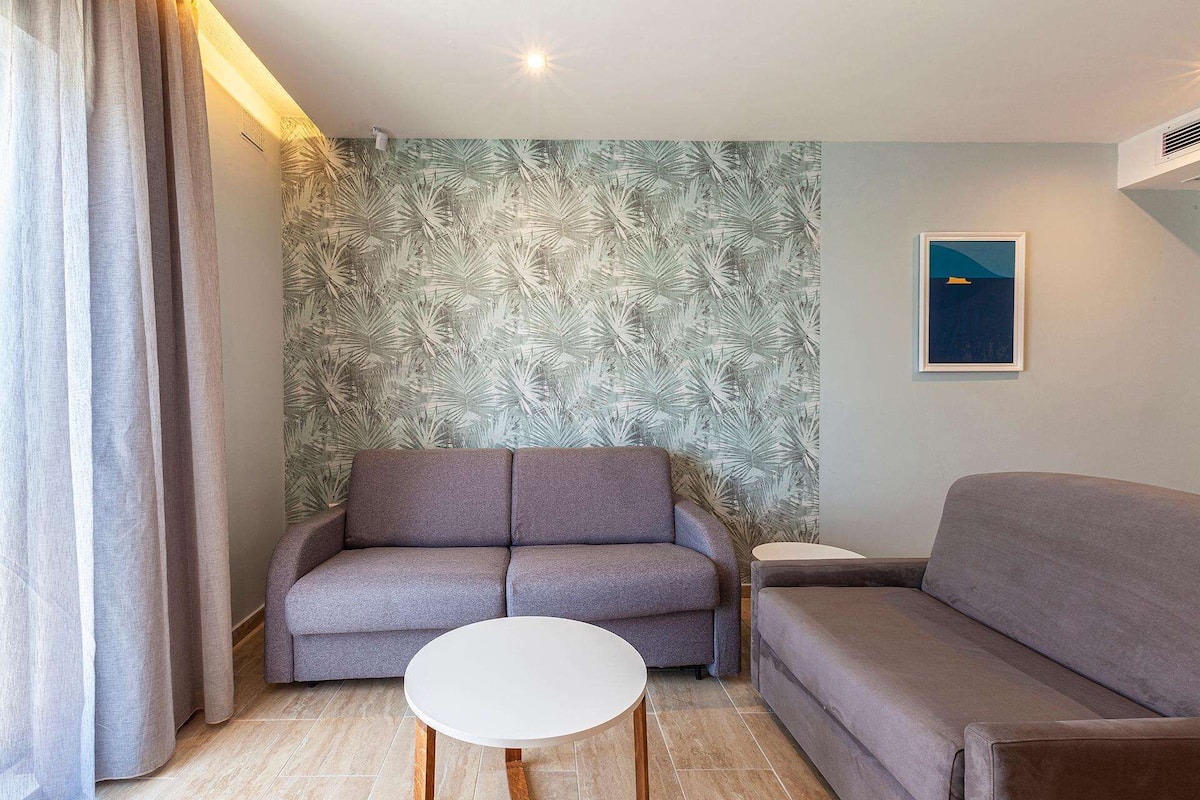 1 slaapkamer, een minibar, een kluis op de kamer, een bureau
