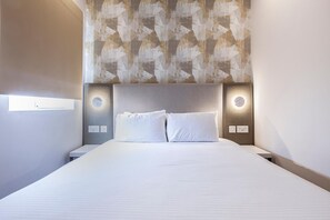 Standard Apartment, 2 Bedrooms | Minibar, in-room safe, desk, blackout drapes - Pergola Hotel & Spa (Mellieha)