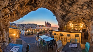 2 barer/lounger og bassengbar