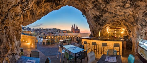 2 baaria, allasbaari