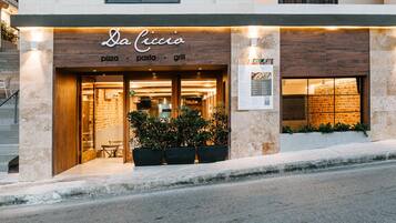 2 Restaurants, Frühstück, Abendessen, italienische Küche