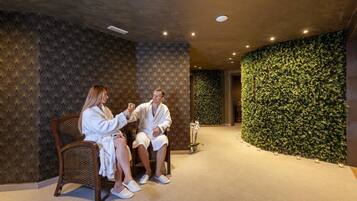 Parihoitohuone(ita), sauna, poreallas, vartalohoitoja, hydroterapiaa