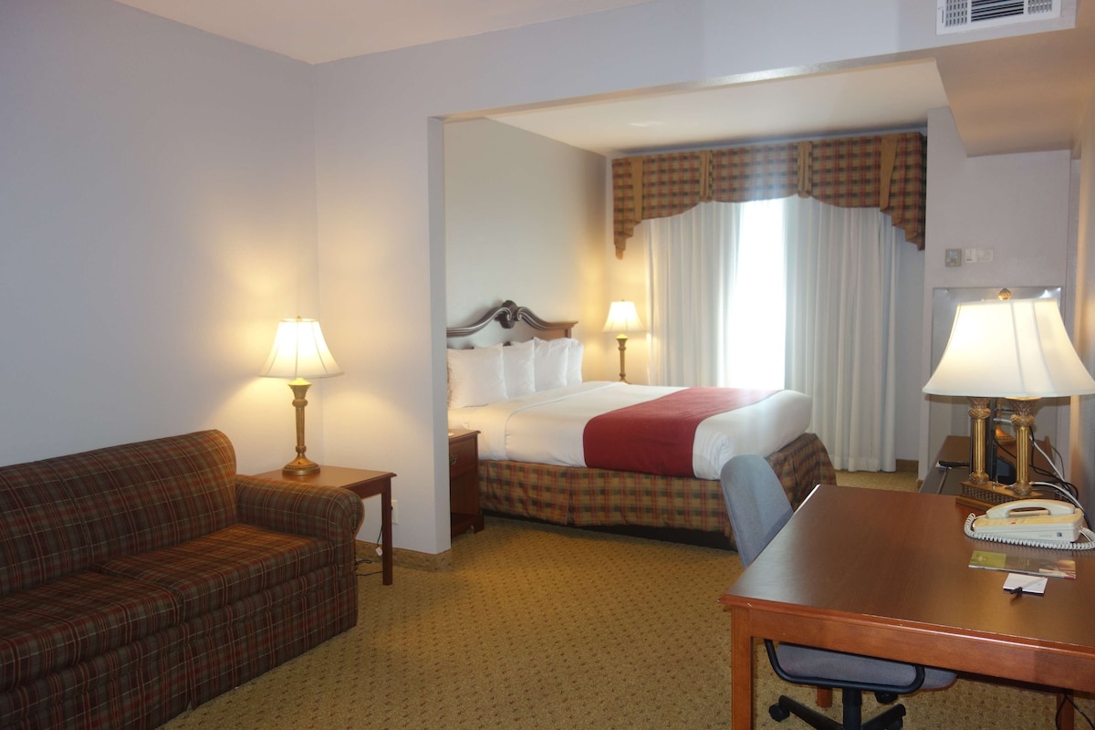 In-room safe, desk, laptop workspace, soundproofing