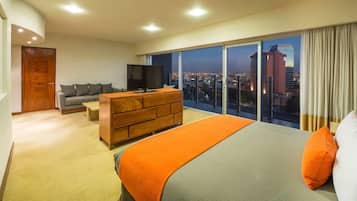 Suite Master | 1 bedroom, in-room safe, desk, blackout drapes