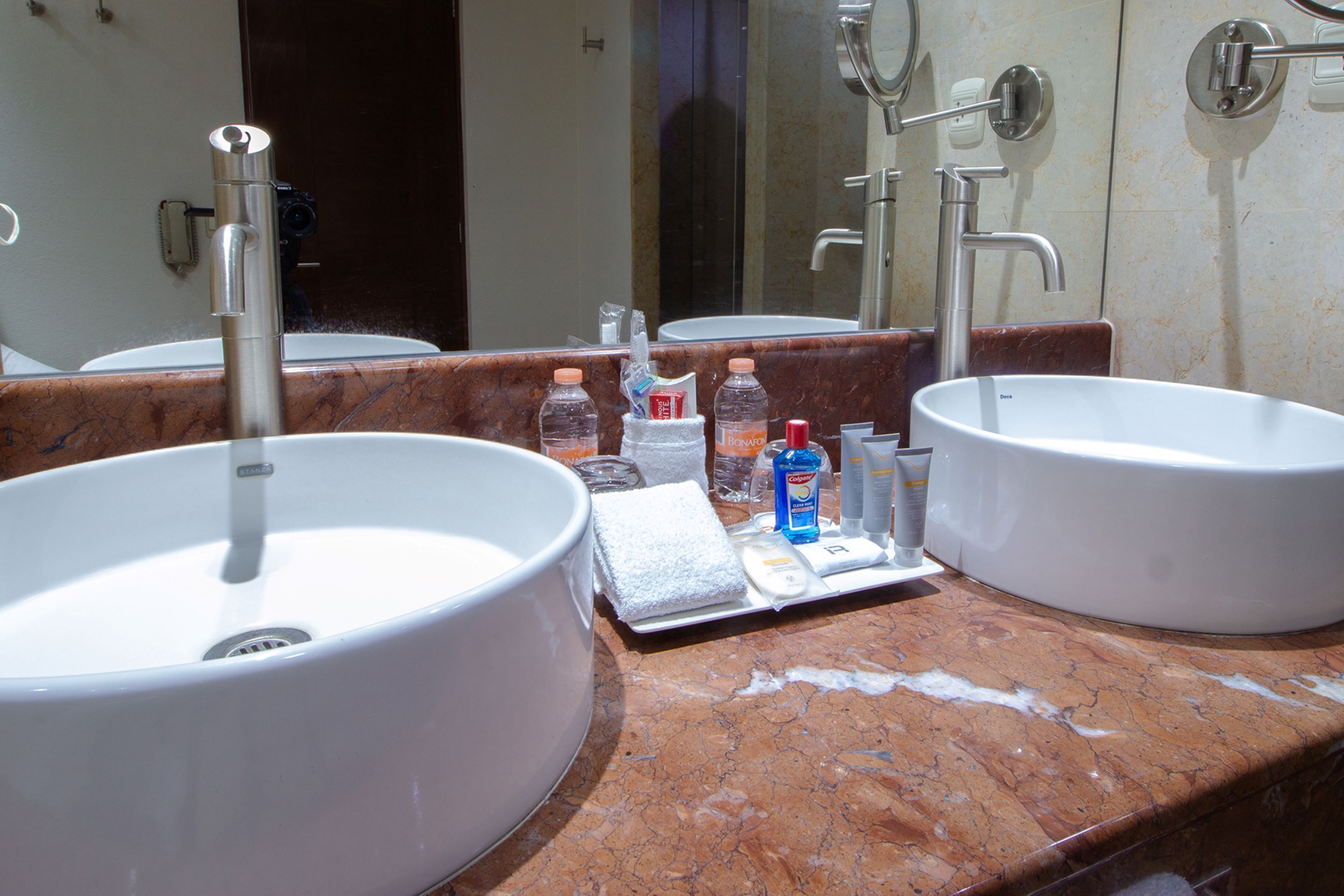 suite master | bathroom amenities | free toiletries, hair dryer, towels
