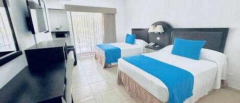 Superior Room | 1 bedroom, minibar, bed sheets